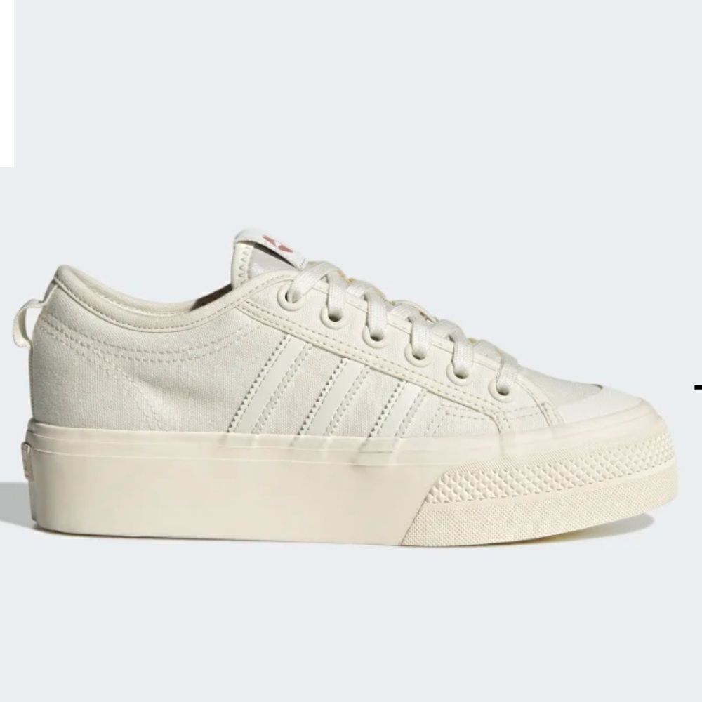 EXCELLENT CONDITION WOMEN’S 11 ADIDAS WHITE/CREAM  NIZZA PLATFORM SHOES